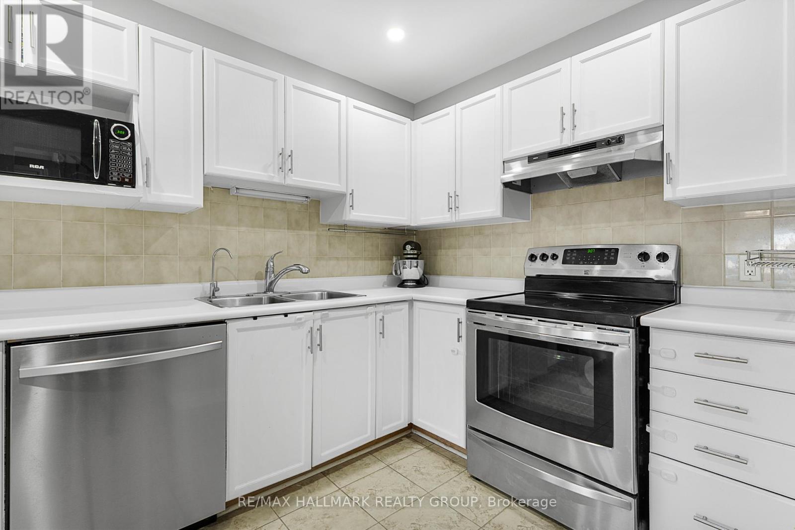 93 Cedarock Drive, Ottawa, Ontario K2M 2H5 - Photo 8 - X12510026