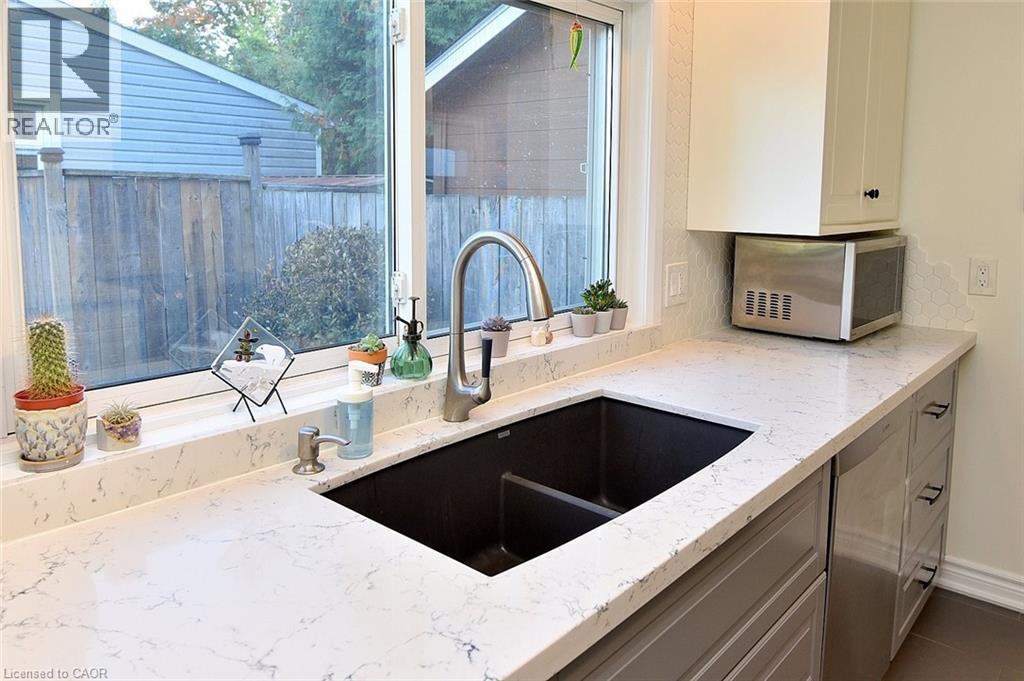 86 Mercer Street, Hamilton, Ontario  L9H 2N6 - Photo 9 - 40780947