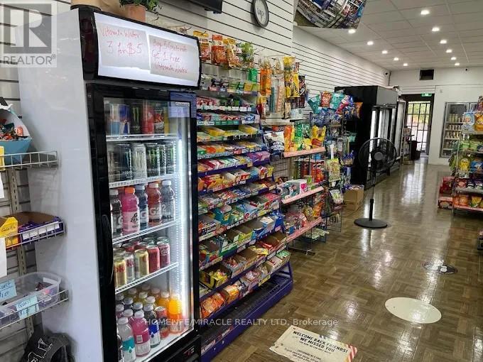 963 Eglinton Avenue W, Toronto, Ontario M6C 2C4 - Photo 2 - C12510024