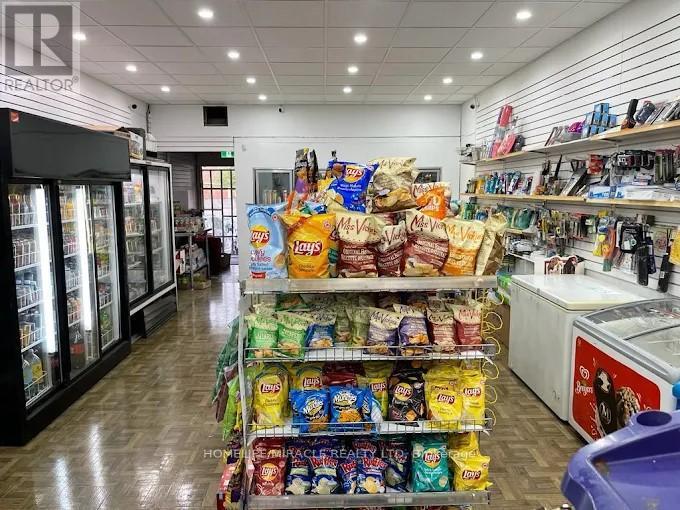 963 Eglinton Avenue W, Toronto, Ontario M6C 2C4 - Photo 8 - C12510024