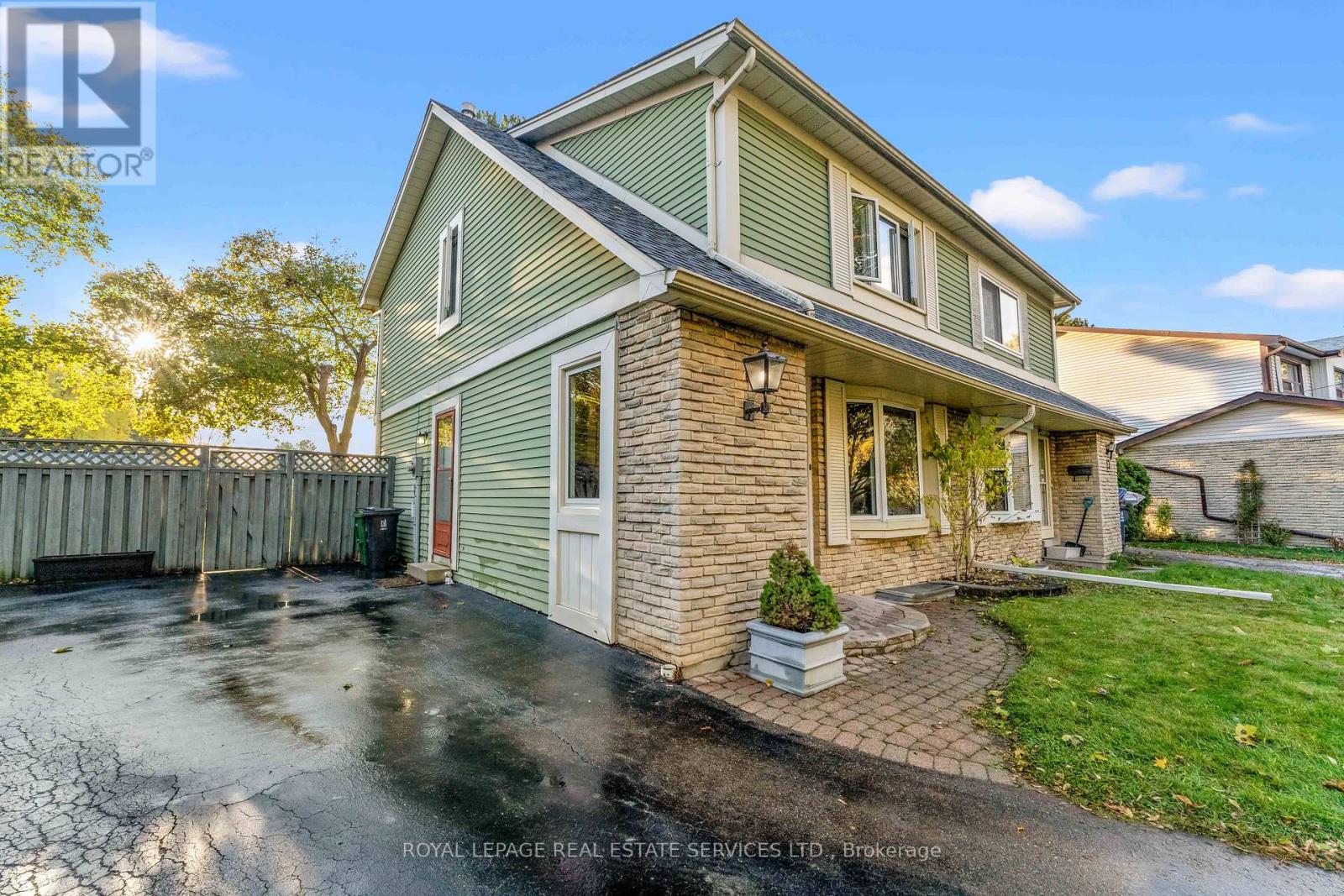 19 Hollyberry Trail, Toronto, Ontario  M2H 2N9 - Photo 2 - C12510044