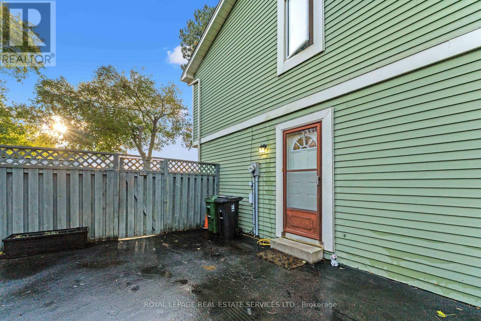 19 Hollyberry Trail, Toronto, Ontario  M2H 2N9 - Photo 3 - C12510044