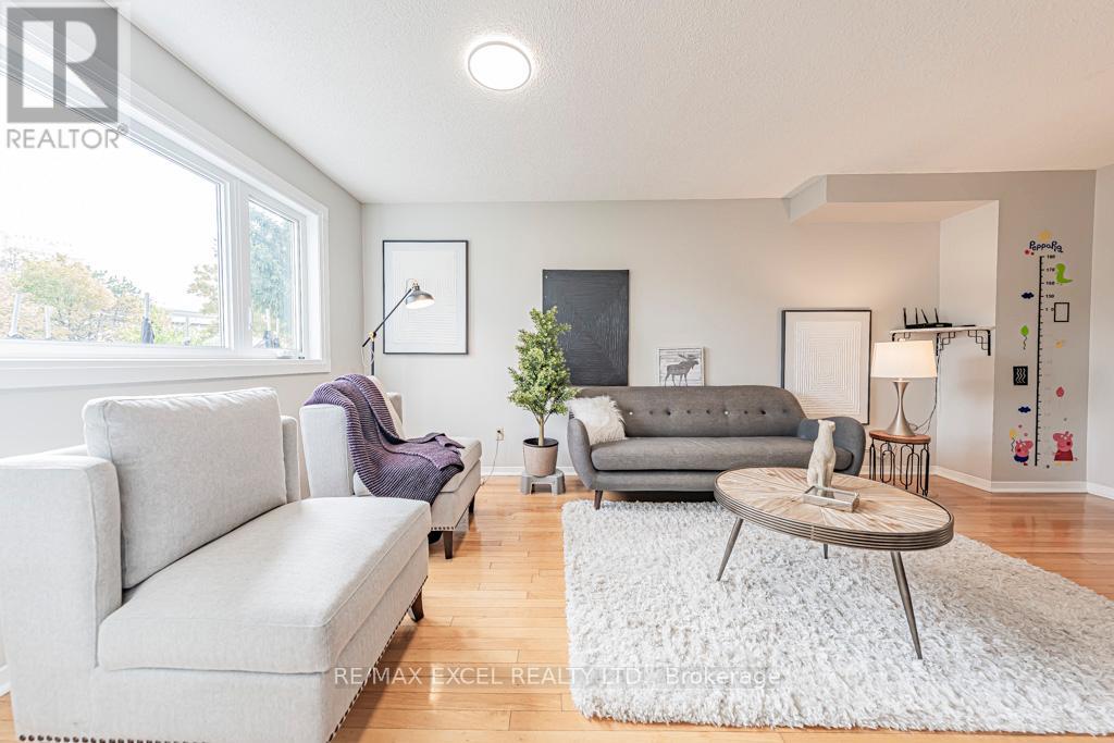 21 BRIMSTONE CRESCENT, Toronto, Ontario