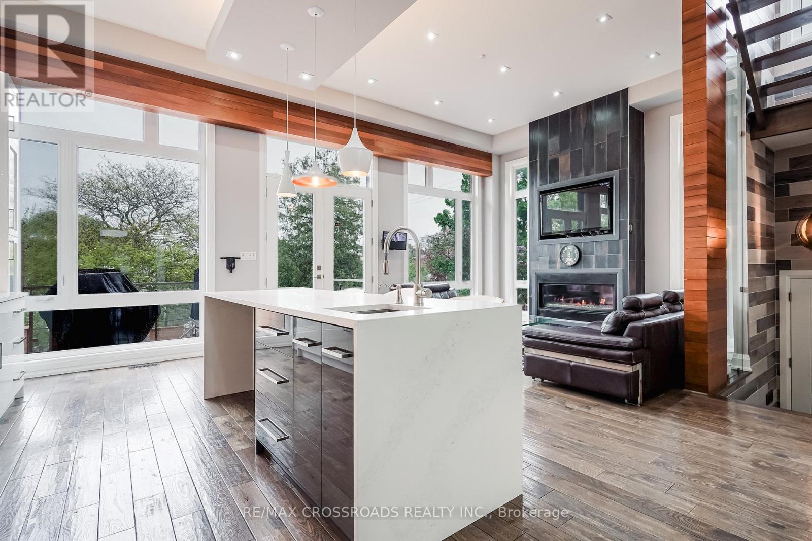 1a Roblin Avenue, Toronto, Ontario M4C 3P7 - Photo 12 - E12510010