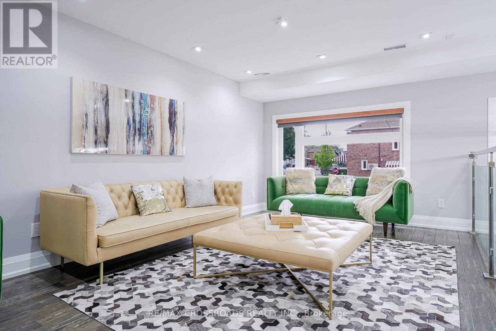 1a Roblin Avenue, Toronto, Ontario M4C 3P7 - Photo 4 - E12510010