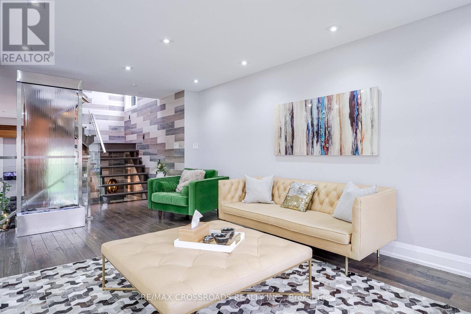 1a Roblin Avenue, Toronto, Ontario M4C 3P7 - Photo 5 - E12510010