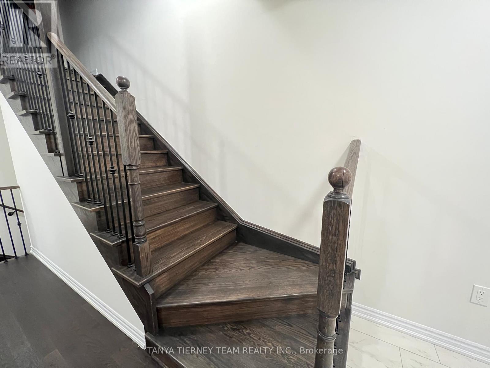 288 Carnwith Drive E, Whitby, Ontario  L1M 2L6 - Photo 4 - E12504374