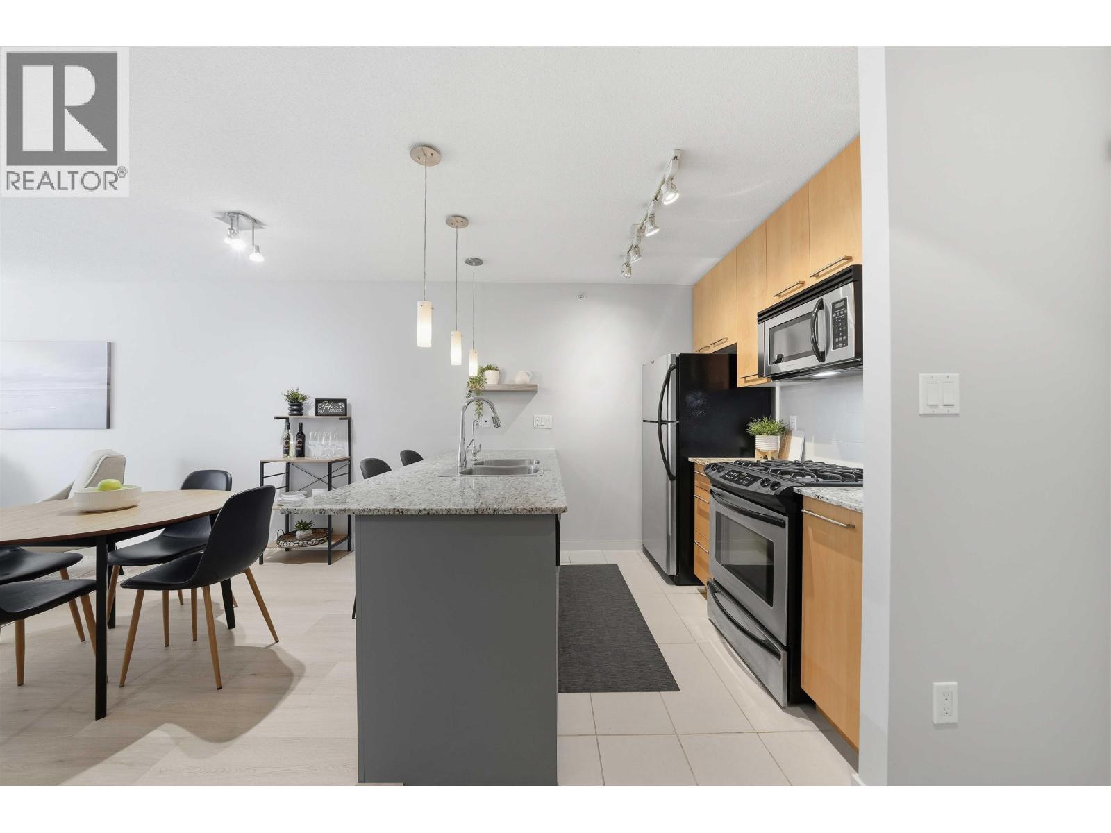 303 2979 Glen Drive, Coquitlam, British Columbia  V3B 0B2 - Photo 7 - R3057922