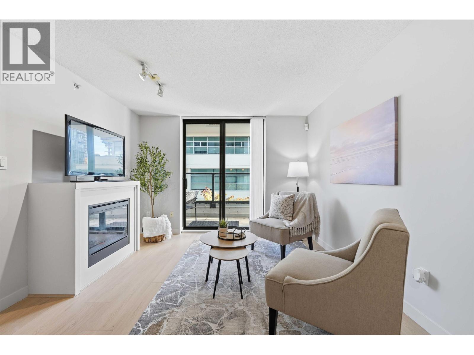 303 2979 Glen Drive, Coquitlam, British Columbia  V3B 0B2 - Photo 3 - R3057922