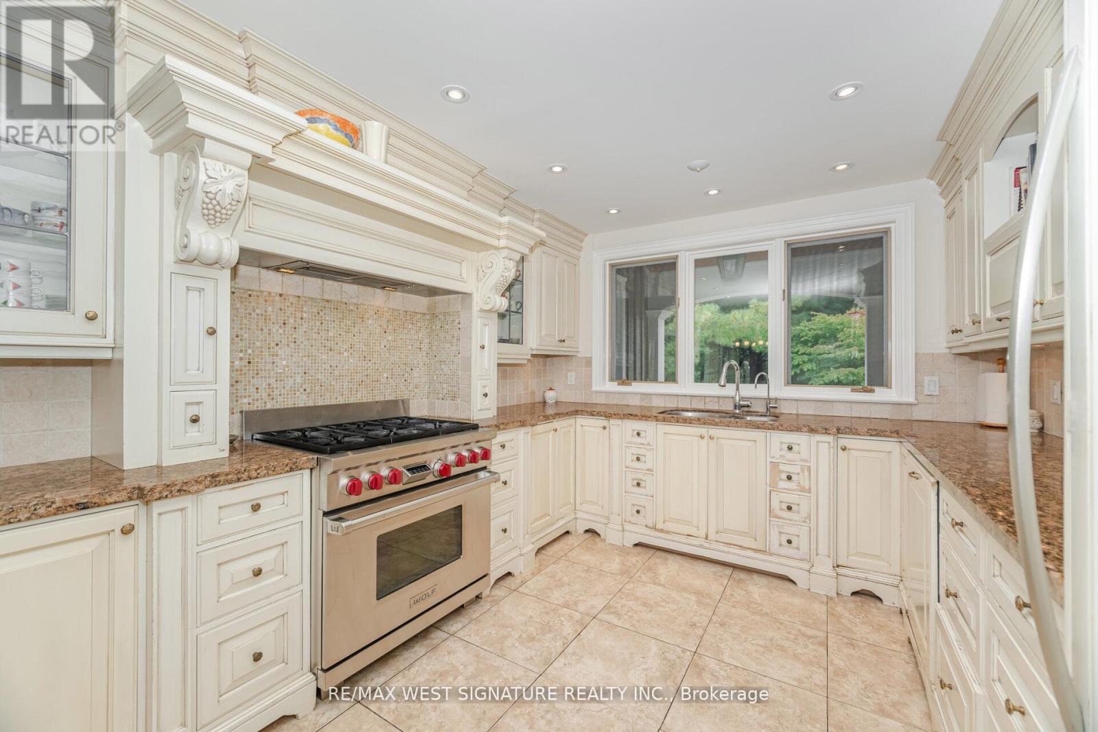 351 Dearbourne Avenue, King, Ontario  L7B 1A3 - Photo 12 - N12509908