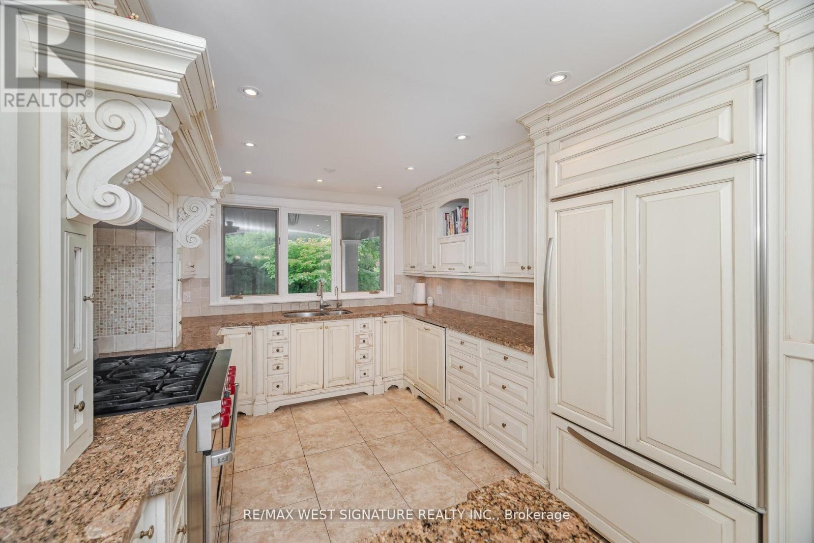 351 Dearbourne Avenue, King, Ontario  L7B 1A3 - Photo 13 - N12509908