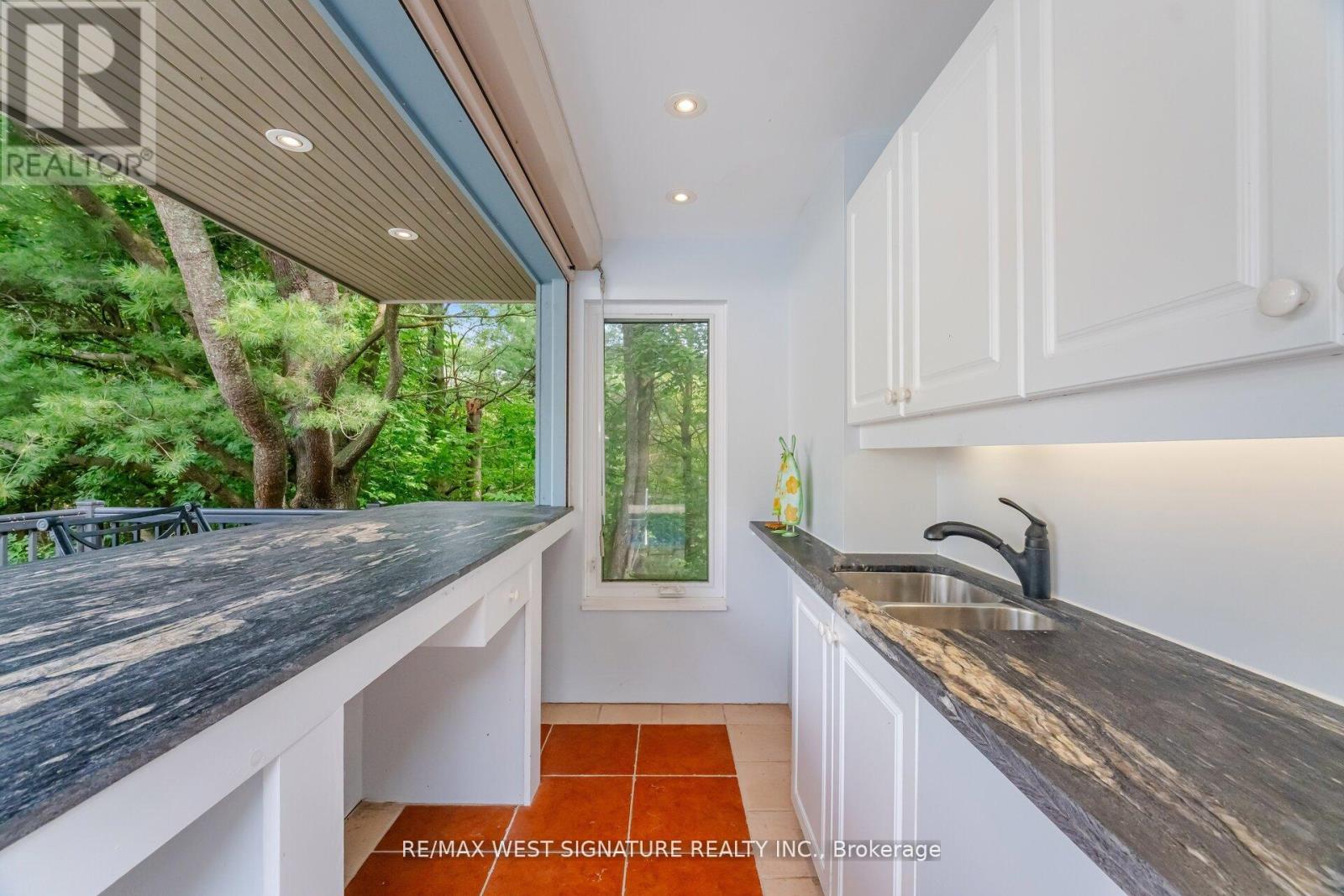 351 Dearbourne Avenue, King, Ontario  L7B 1A3 - Photo 34 - N12509908