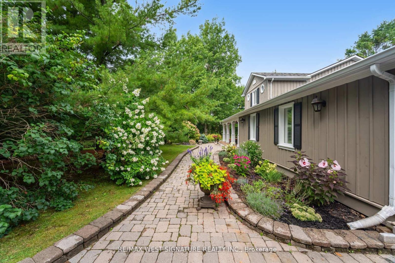 351 Dearbourne Avenue, King, Ontario  L7B 1A3 - Photo 6 - N12509908