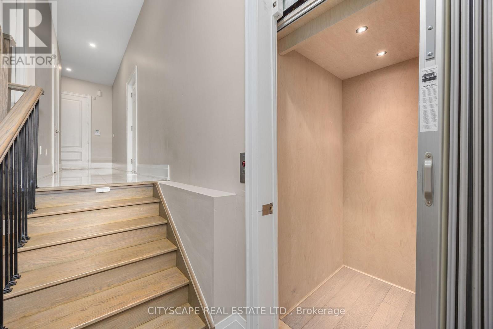 74 Old Bloomington Road, Aurora, Ontario  L4G 0M2 - Photo 5 - N12509938