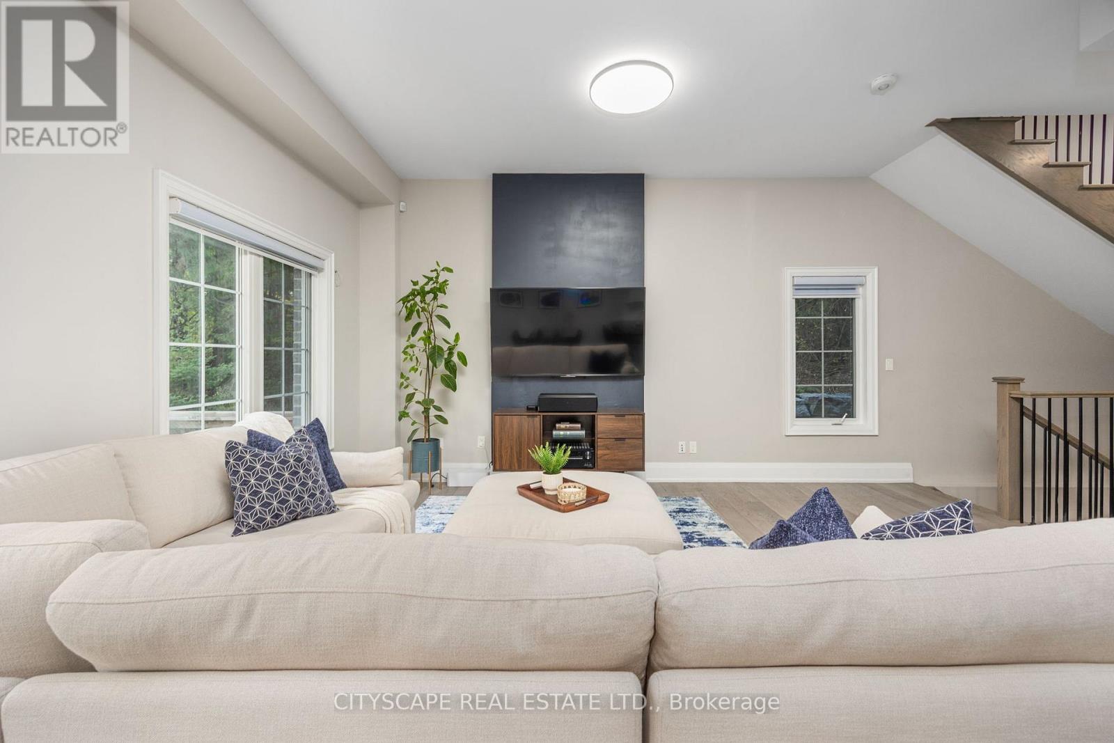 74 Old Bloomington Road, Aurora, Ontario  L4G 0M2 - Photo 8 - N12509938