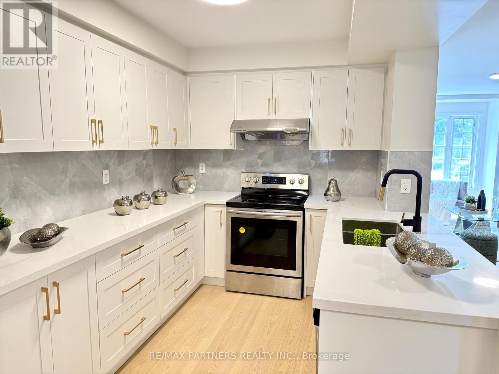 516 Bur Oak Avenue, Markham, Ontario  L6C 3A9 - Photo 2 - N12509962