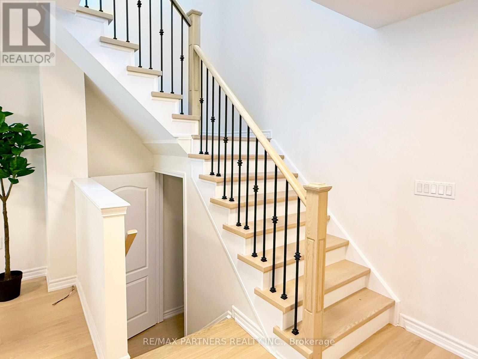 516 Bur Oak Avenue, Markham, Ontario  L6C 3A9 - Photo 9 - N12509962