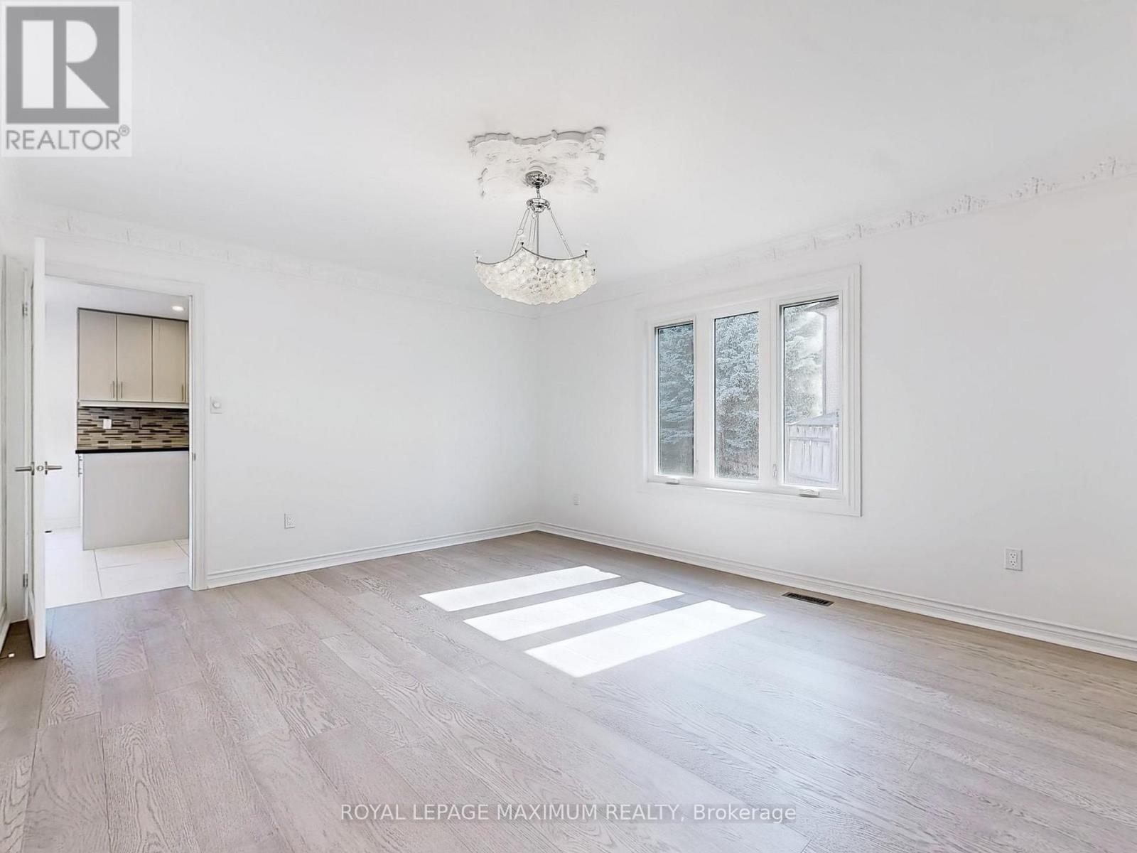 22 A Waltham Crescent, Richmond Hill, Ontario  L4B 1Z2 - Photo 6 - N12510046