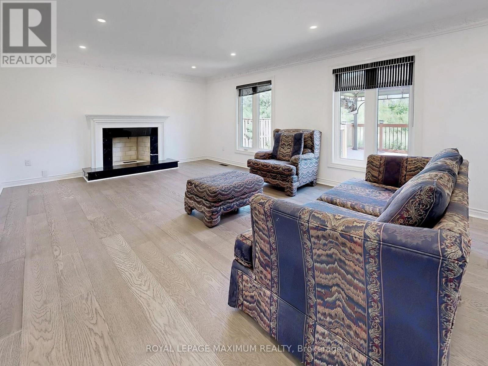 22 A Waltham Crescent, Richmond Hill, Ontario  L4B 1Z2 - Photo 9 - N12510046