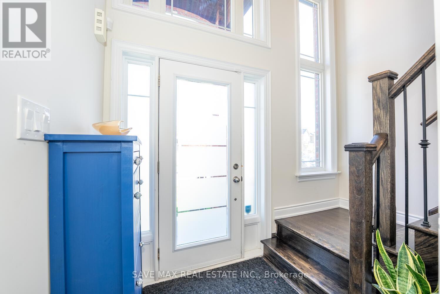 163 Sutherland Avenue, Bradford West Gwillimbury (Bradford), Ontario  L3Z 4H6 - Photo 6 - N12510056