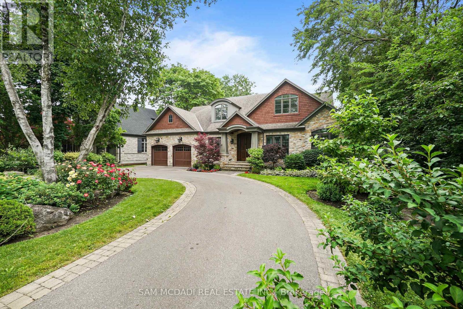 190 Maplewood Road, Mississauga, Ontario  L5G 2M6 - Photo 2 - W12509886