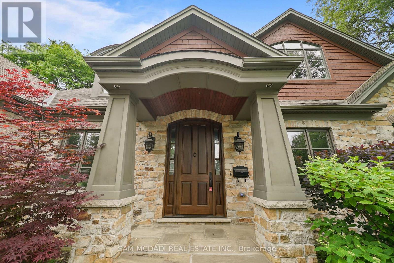 190 Maplewood Road, Mississauga, Ontario  L5G 2M6 - Photo 3 - W12509886