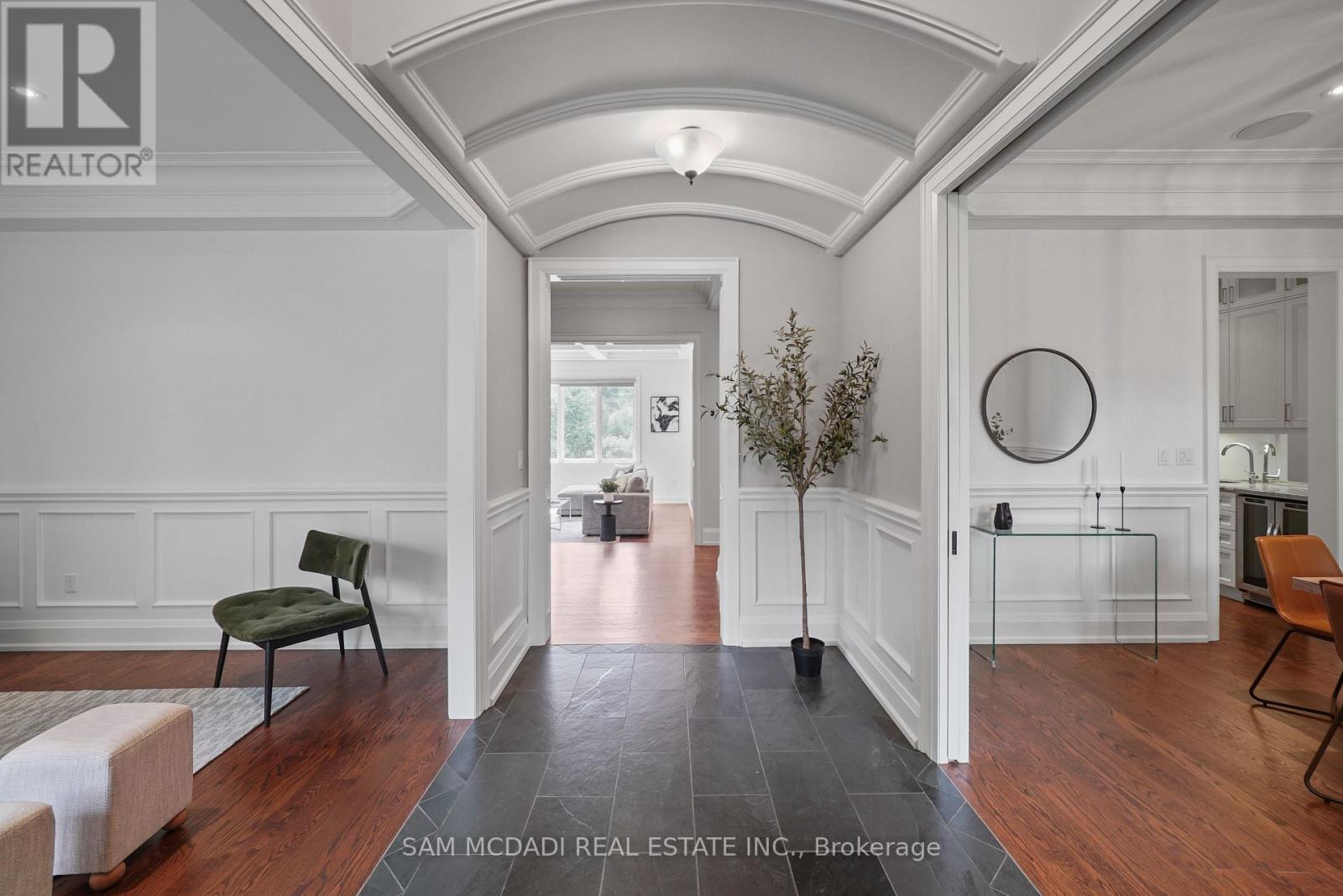 190 Maplewood Road, Mississauga, Ontario  L5G 2M6 - Photo 5 - W12509886