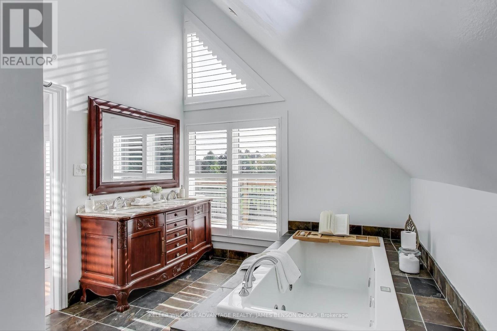 1188 Mineola Gardens, Mississauga, Ontario  L5G 3X9 - Photo 17 - W12509892