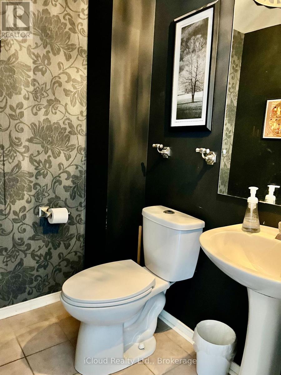 40 Glenashton Drive, Oakville, Ontario  L6H 6G2 - Photo 13 - W12509894