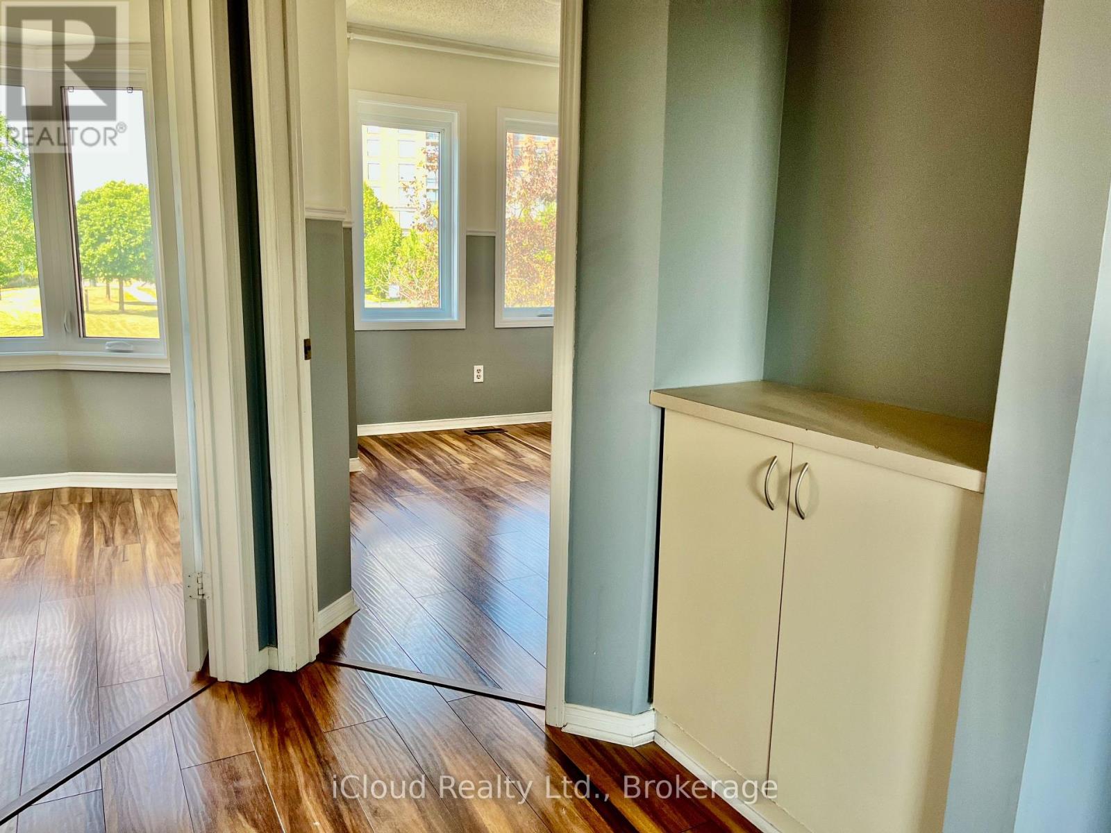 40 Glenashton Drive, Oakville, Ontario  L6H 6G2 - Photo 16 - W12509894