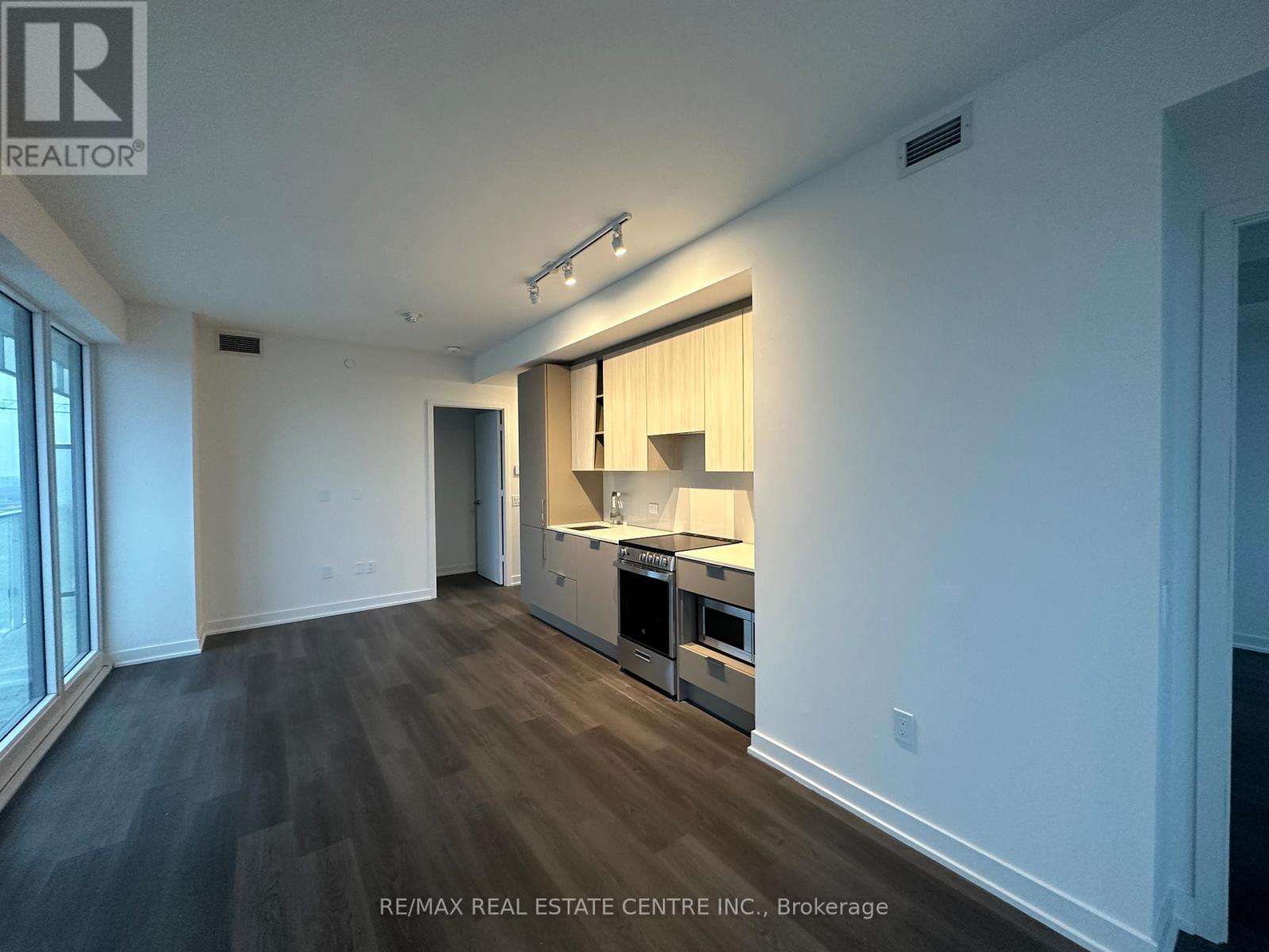 2203 - 3900 Confederation Parkway, Mississauga, Ontario  L5B 0M3 - Photo 4 - W12509970