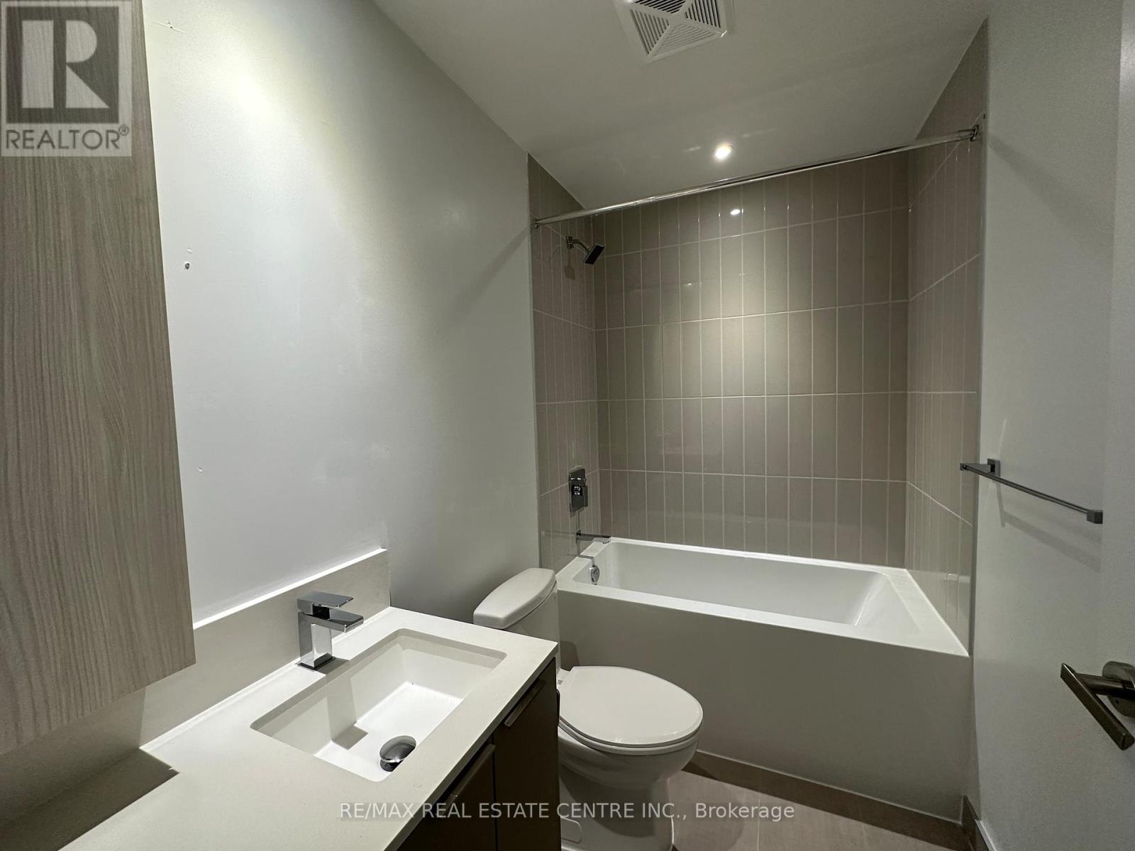 2203 - 3900 Confederation Parkway, Mississauga, Ontario  L5B 0M3 - Photo 8 - W12509970