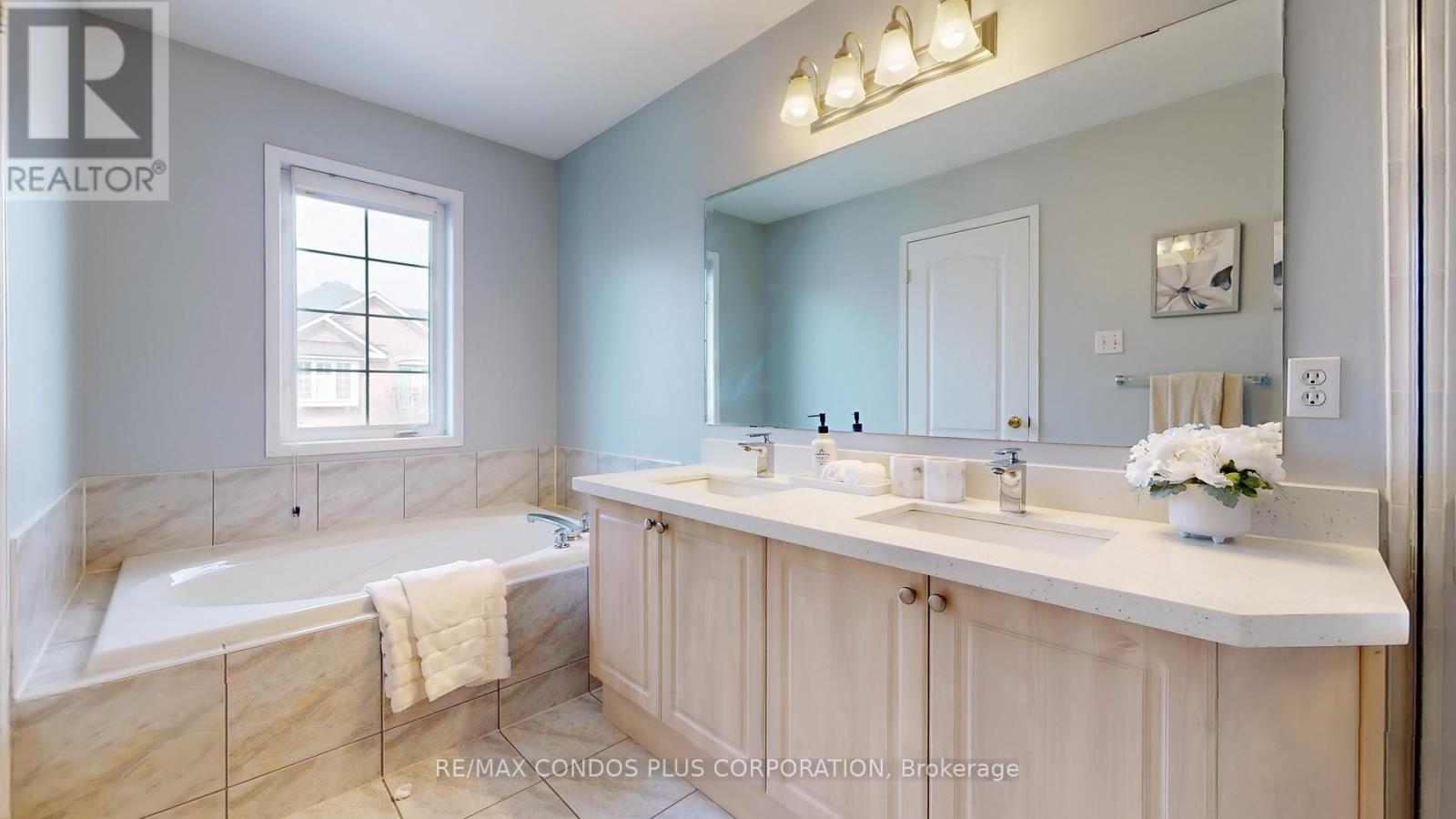 42 - 1290 Heritage Way, Oakville, Ontario  L6M 4M5 - Photo 17 - W12510000