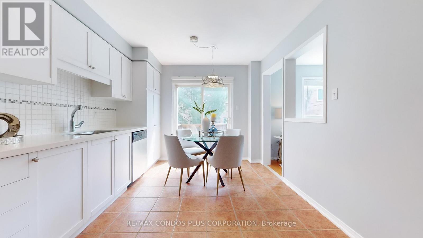 42 - 1290 Heritage Way, Oakville, Ontario  L6M 4M5 - Photo 6 - W12510000