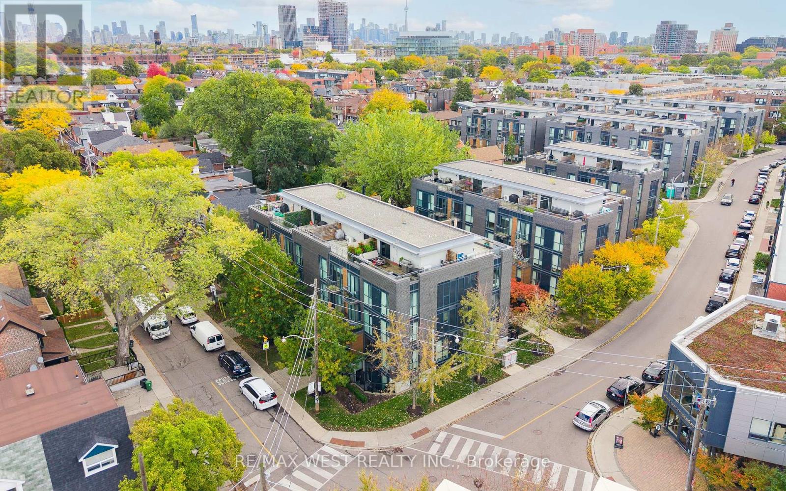 Th401 - 63 Ruskin Avenue, Toronto, Ontario M6P 3P7 - Photo 3 - W12510008