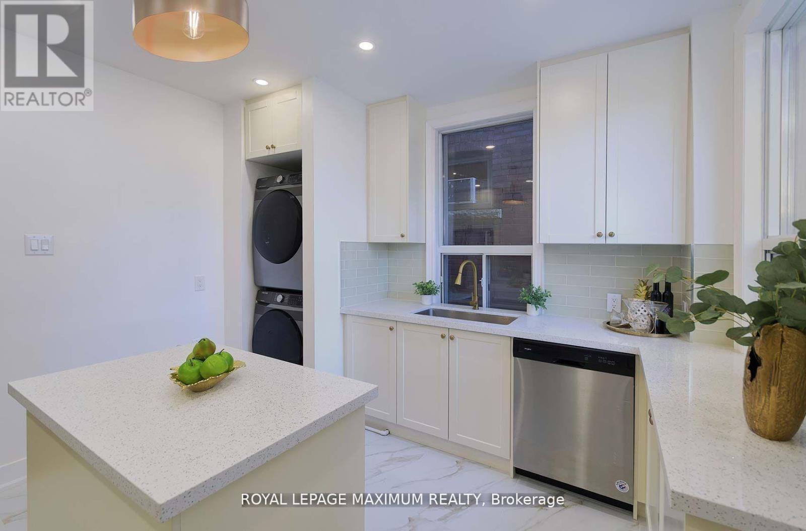 132 Wallace Avenue, Toronto, Ontario  M6H 1T5 - Photo 12 - W12510014