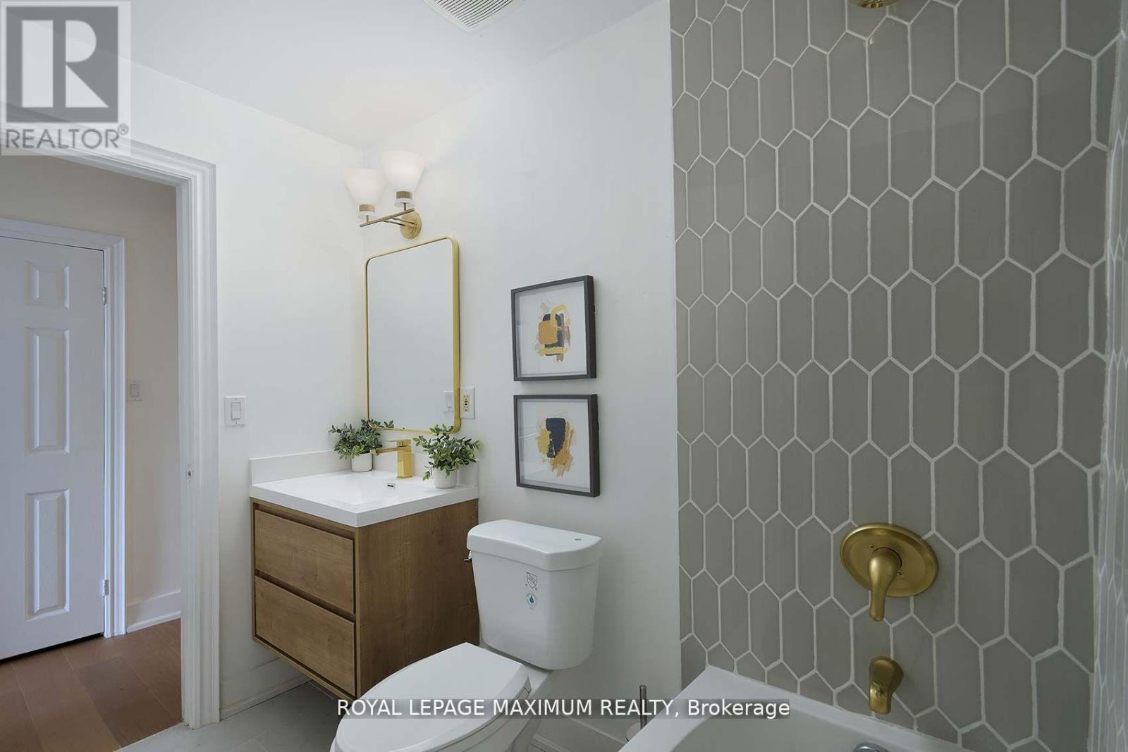 132 Wallace Avenue, Toronto, Ontario  M6H 1T5 - Photo 16 - W12510014