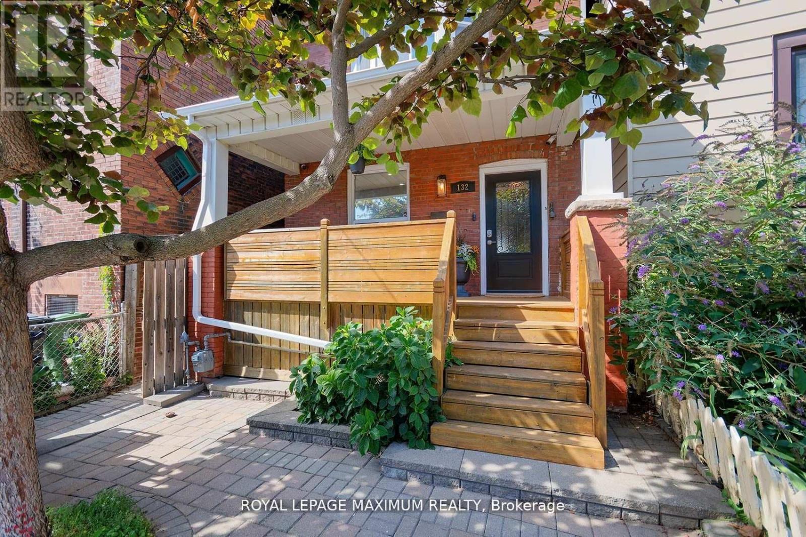 132 Wallace Avenue, Toronto, Ontario  M6H 1T5 - Photo 2 - W12510014