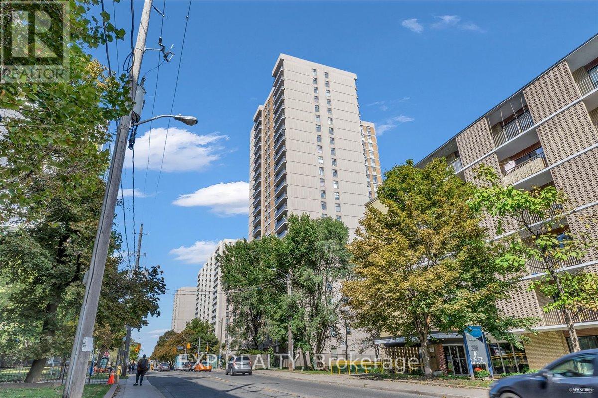 1603 - 135 Marlee Avenue, Toronto, Ontario  M6B 4C6 - Photo 2 - W12510020