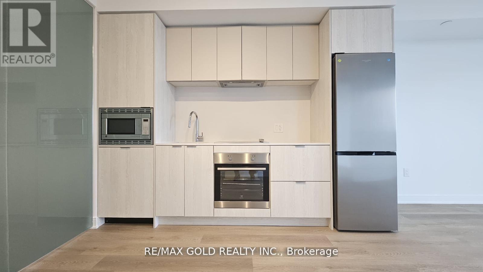 1319 - 86 Dundas Street E, Mississauga, Ontario  L5A 0B1 - Photo 2 - W12510022