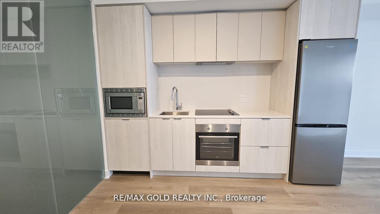 1319 - 86 Dundas Street E, Mississauga, Ontario  L5A 0B1 - Photo 3 - W12510022