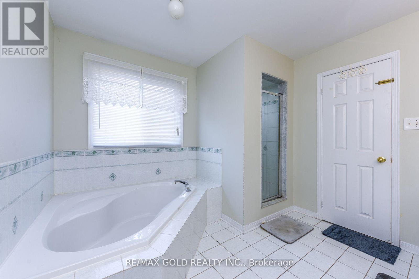 124 Starhill Crescent, Brampton, Ontario  L6R 2P8 - Photo 20 - W12510042