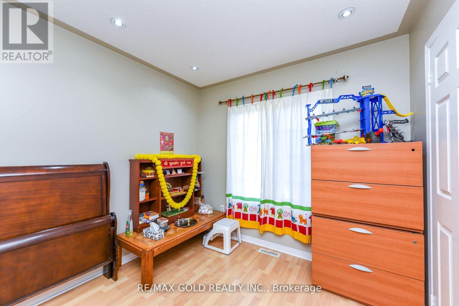 124 Starhill Crescent, Brampton, Ontario  L6R 2P8 - Photo 21 - W12510042