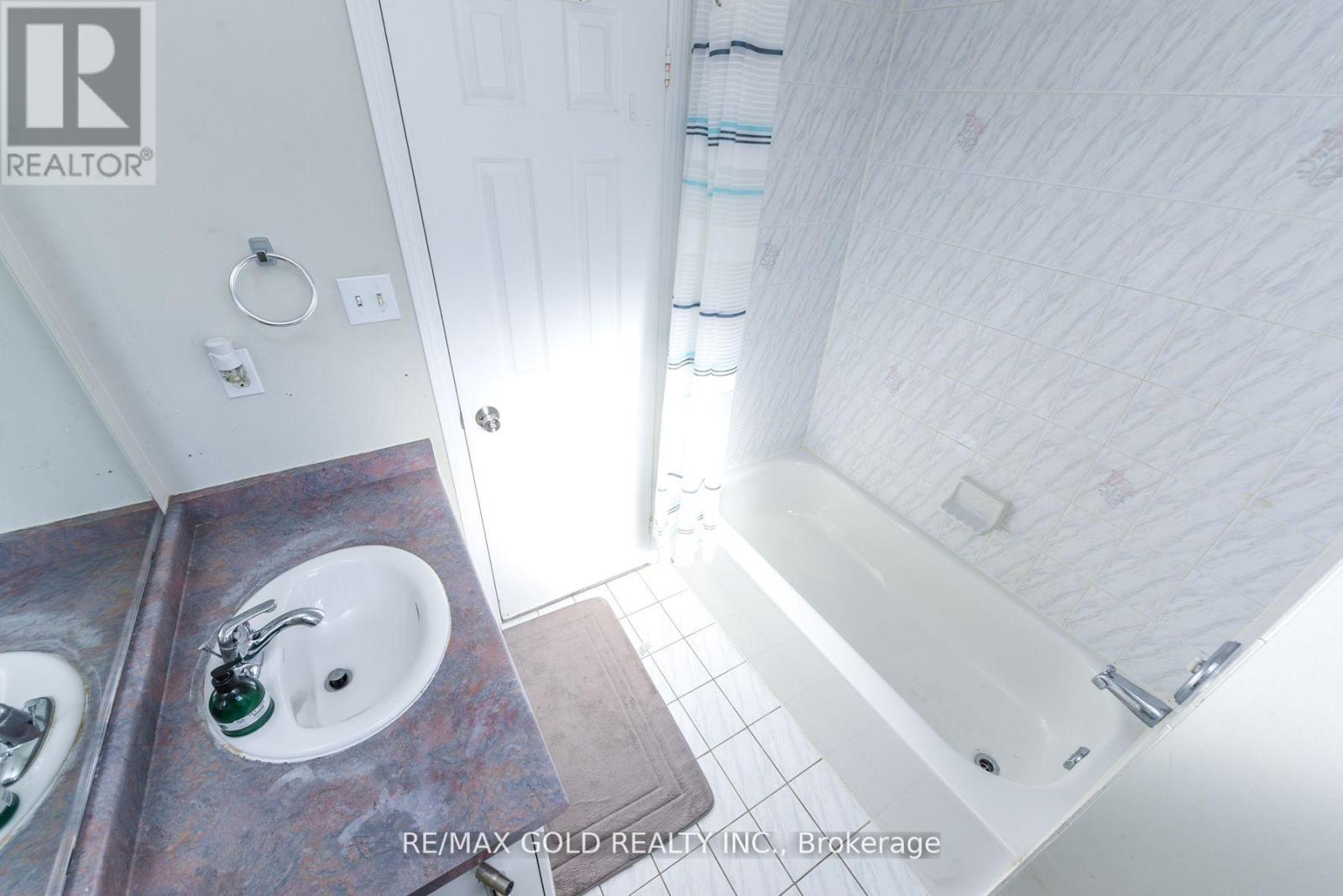 124 Starhill Crescent, Brampton, Ontario  L6R 2P8 - Photo 24 - W12510042