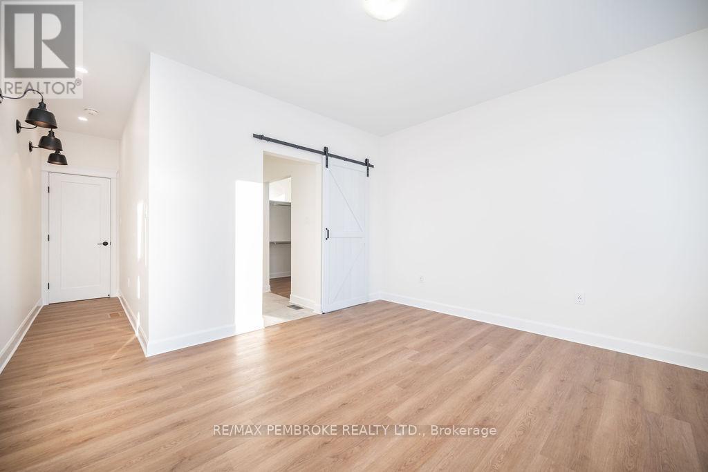 18 Durant Street, Petawawa, Ontario  K8H 0G2 - Photo 18 - X12499616