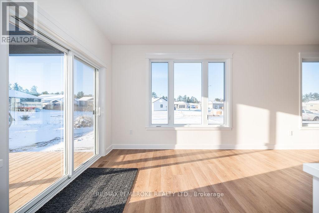 18 Durant Street, Petawawa, Ontario  K8H 0G2 - Photo 16 - X12499616