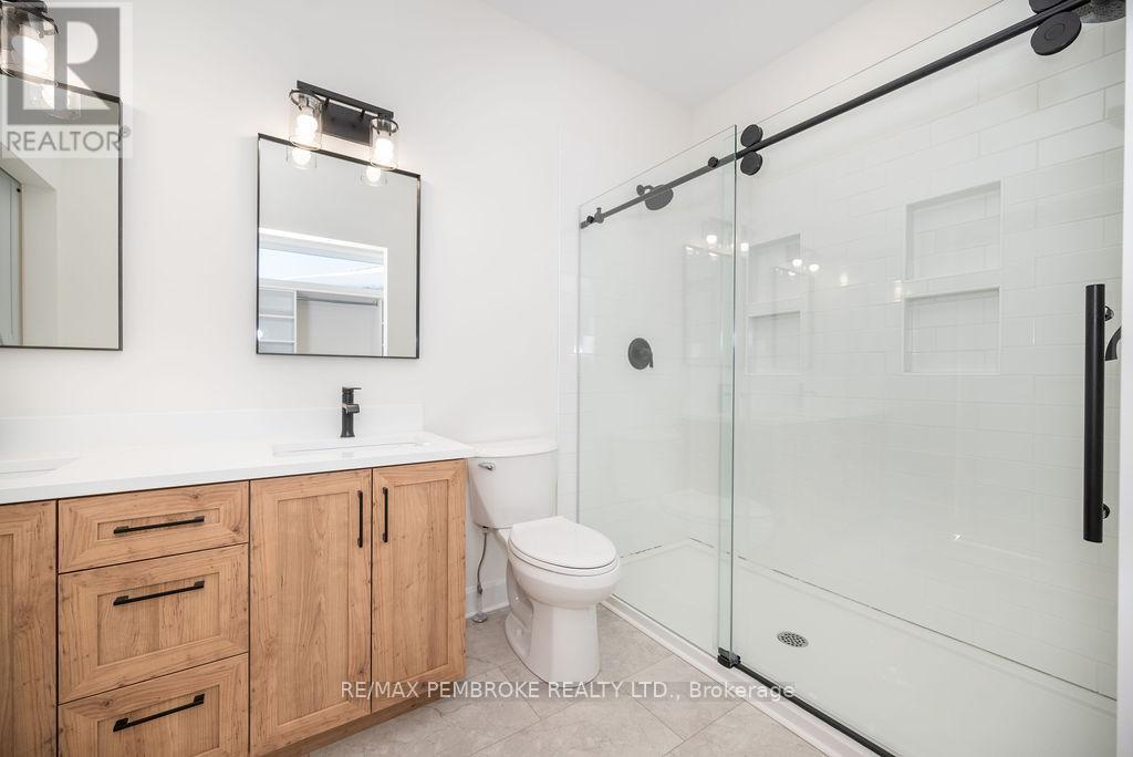 18 Durant Street, Petawawa, Ontario  K8H 0G2 - Photo 17 - X12499616