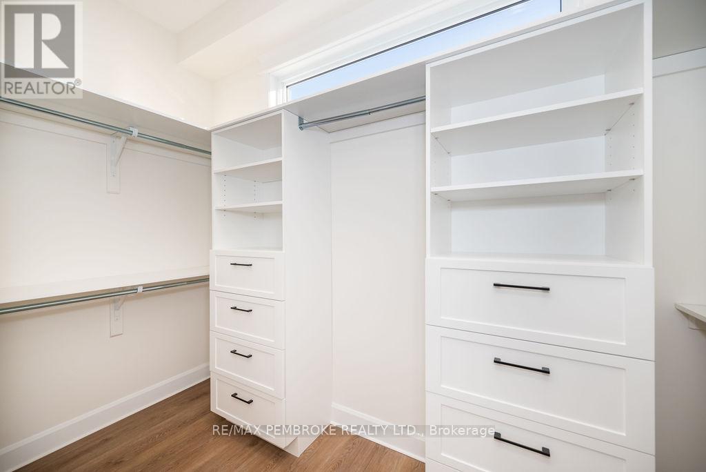 18 Durant Street, Petawawa, Ontario  K8H 0G2 - Photo 19 - X12499616