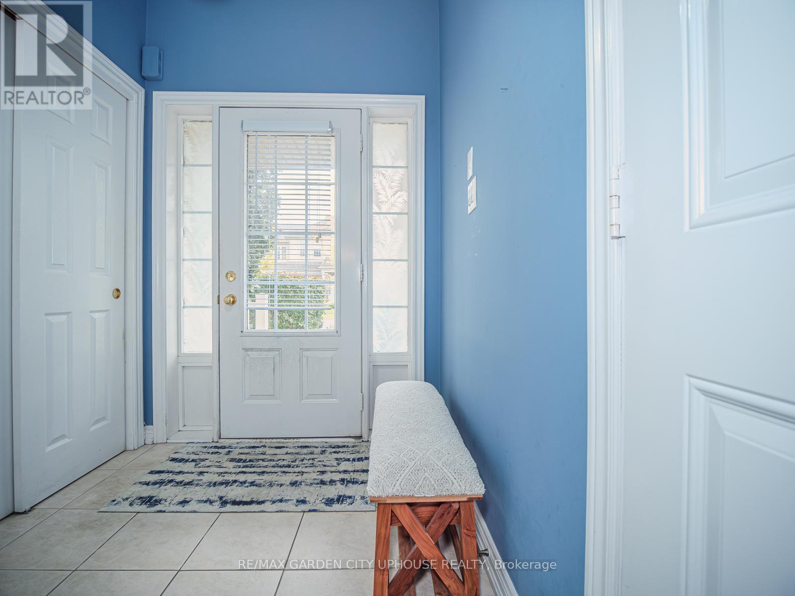 50 Chloe Street, St. Catharines, Ontario L2P 0A5 - Photo 2 - X12510112