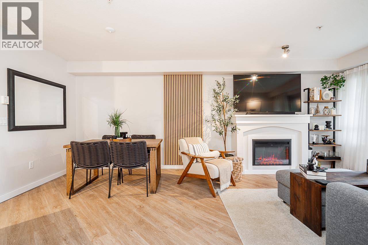 211 3132 DAYANEE SPRINGS BOULEVARD, Coquitlam, British Columbia